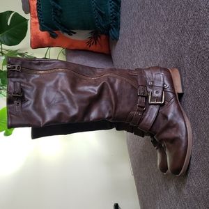Carlos Santana riding boots